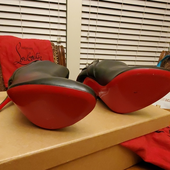 Christian Louboutin Mecura winged booties - Picture 5 of 8